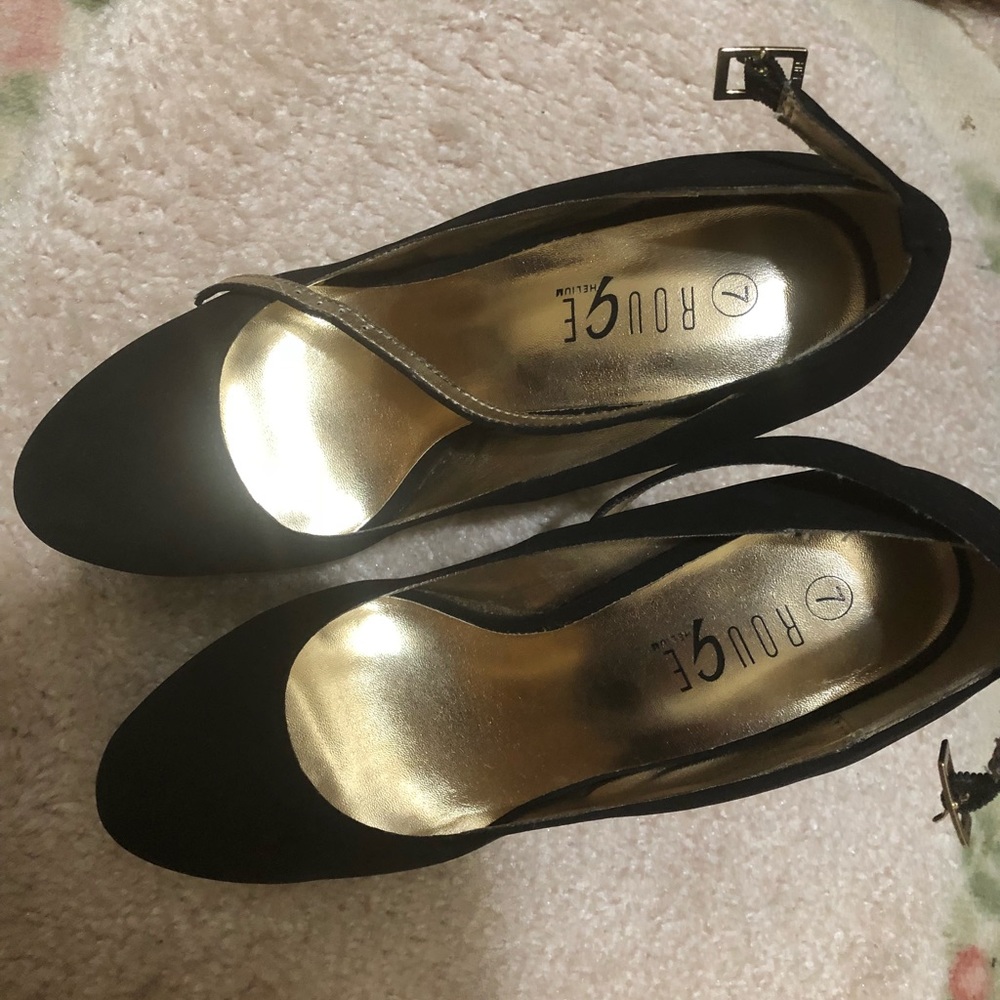 Heels - Picture 4 of 5
